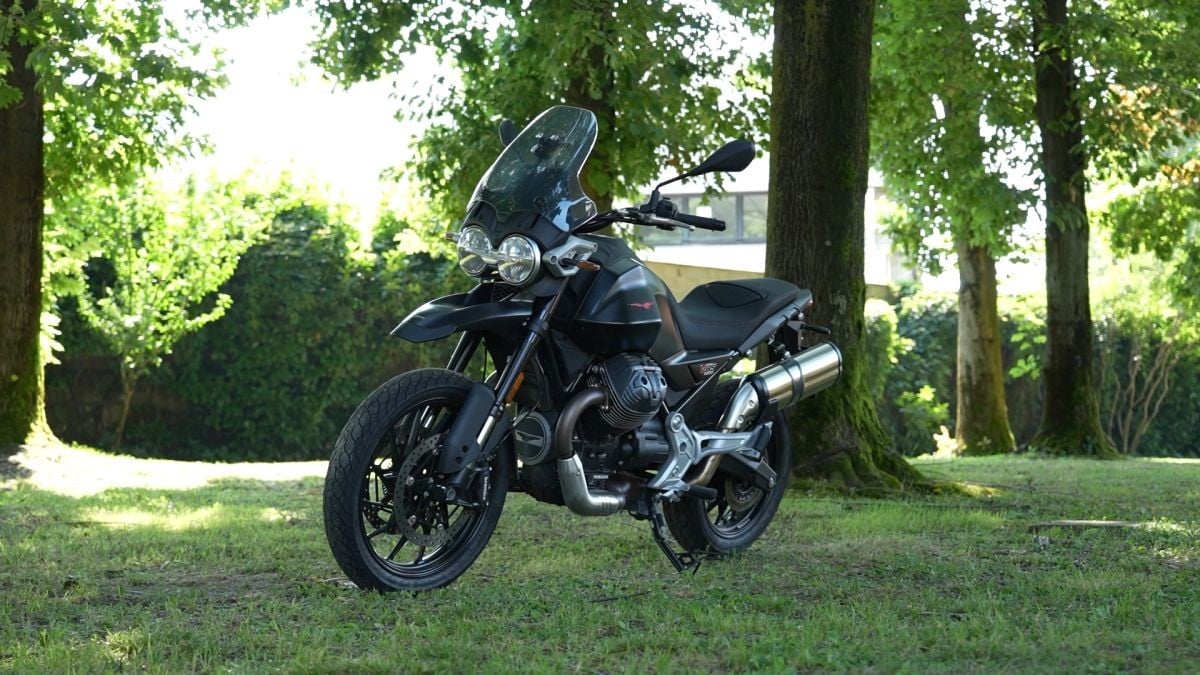 Test a Testa #9 - Moto Guzzi Stelvio vs Moto Guzzi V85 Strada: sfida in famiglia!